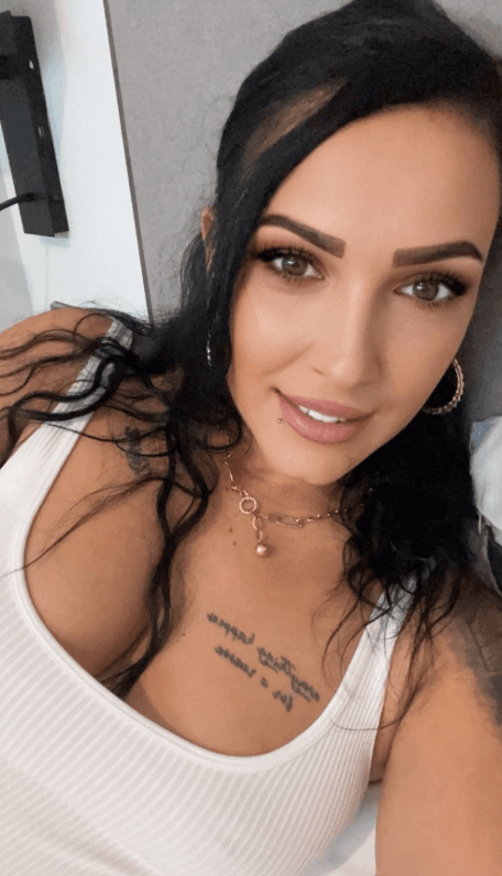 Aida_Hot